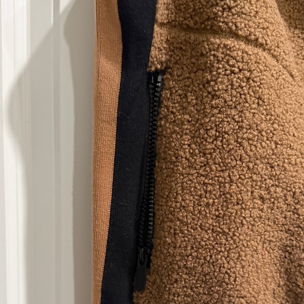 NWT  ELAN Brown  and Black Sherpa Vest sz l - Picture 3 of 6